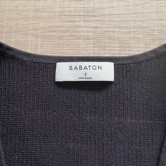 Aritzia Babaton Black v-neck Ribbed Knit Crop Top - Picture 2 of 6